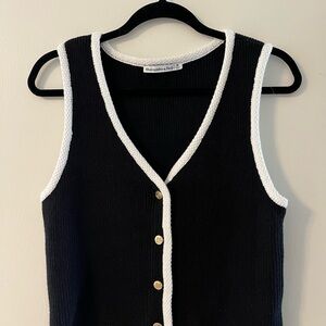 Abercrombie & Fitch Black and White Women's Sweater Vest